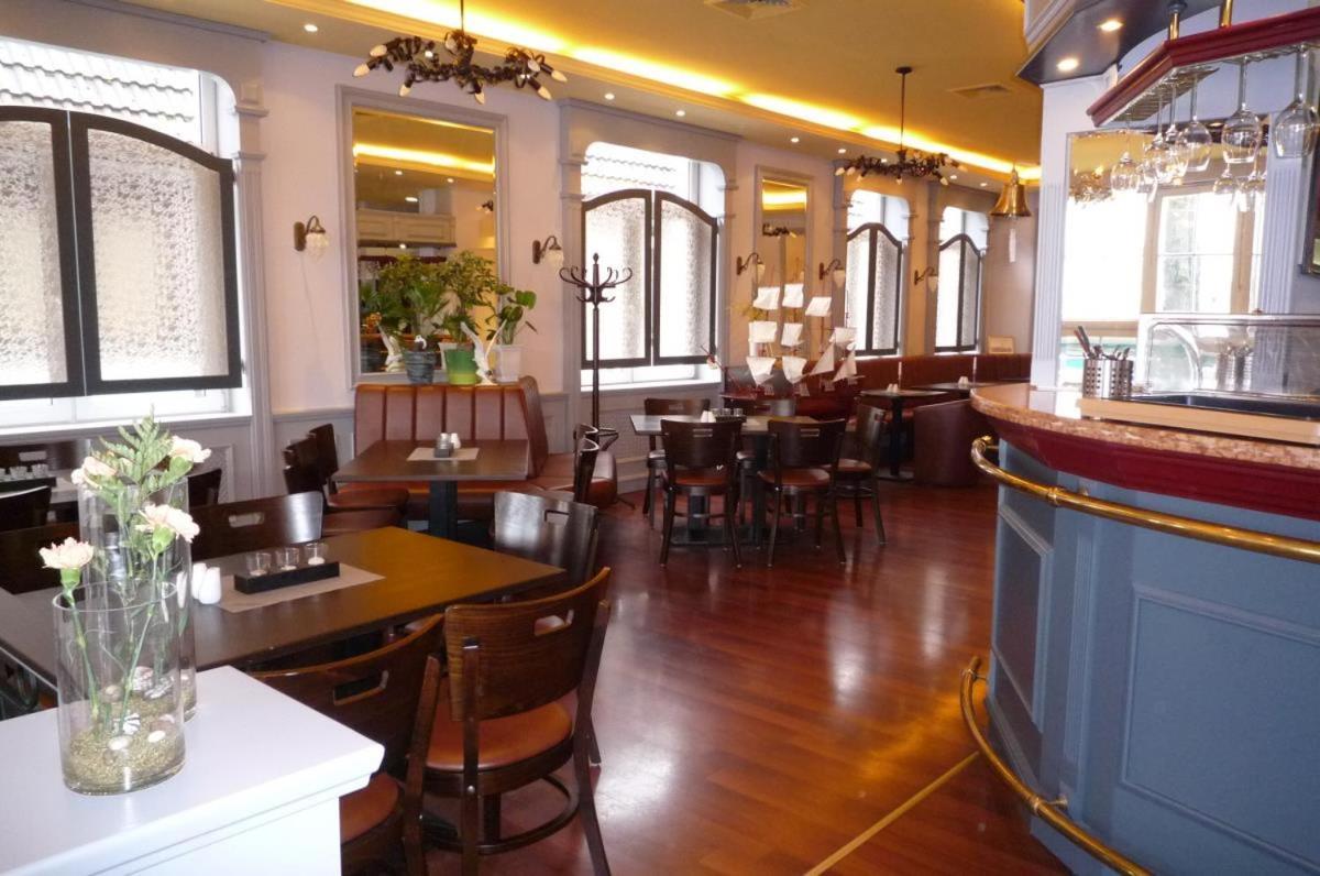 Doppelzimmer Bar, Direkt Am Alten Strom Rostock Exterior foto